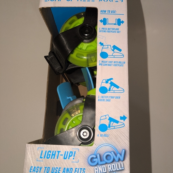 Kids Shoe Light Up Heel Skates - Picture 2 of 4